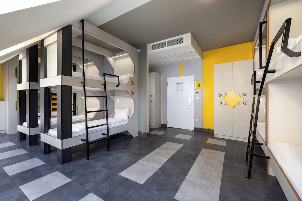 The Hive Party Hostel 51/65