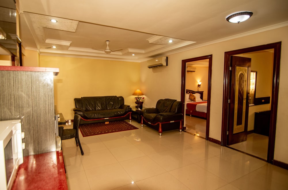 Urban Rose Hotel and Apartment 51/64