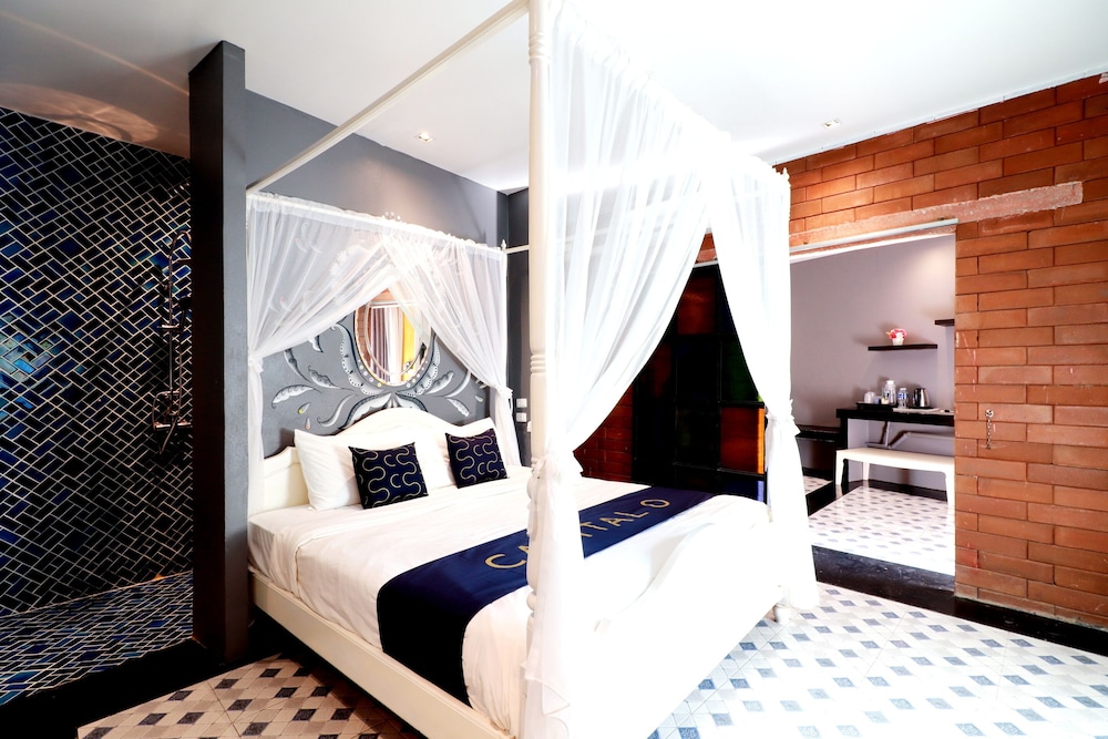 1 BEDROOM, SUITE
