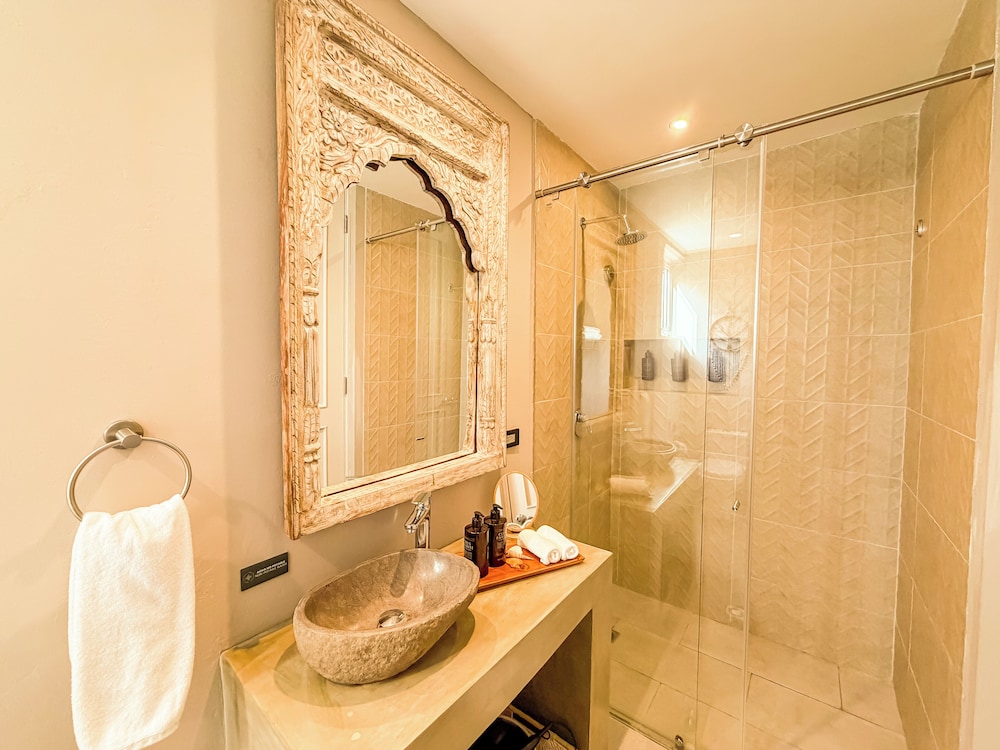 غرفة ديلوكس بسرير مزدوج بإطلالة على البحر، The Providence Hotel Boutique 10/10