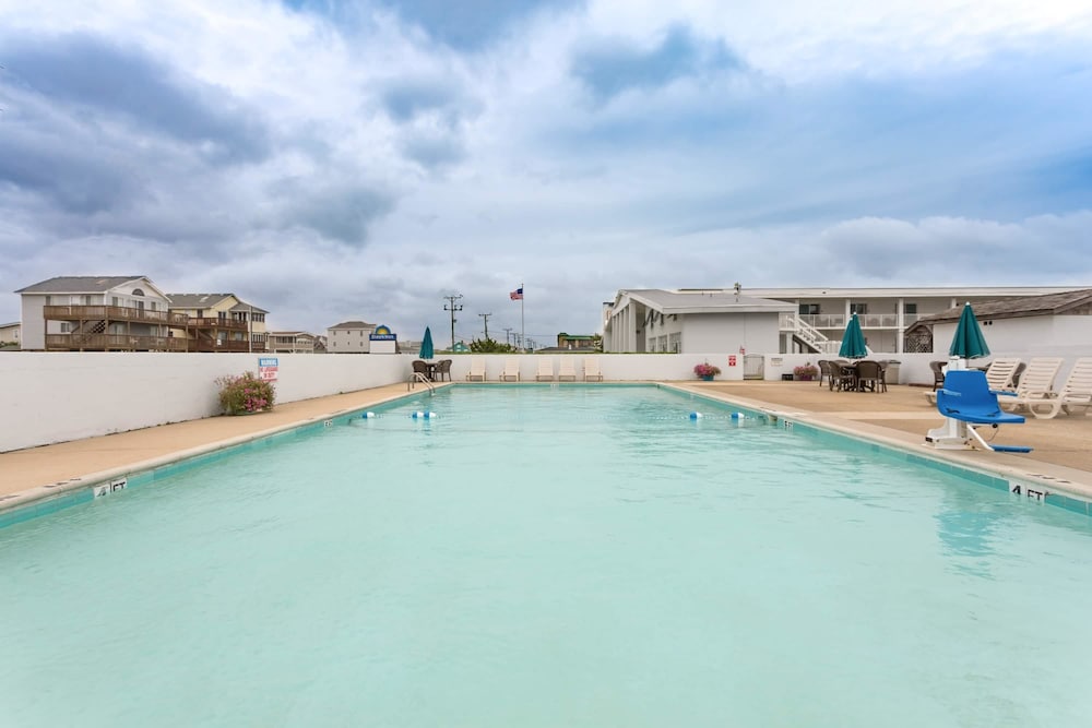 Days Inn by Wyndham Kill Devil Hills Oceanfront - Wilbur 1/59