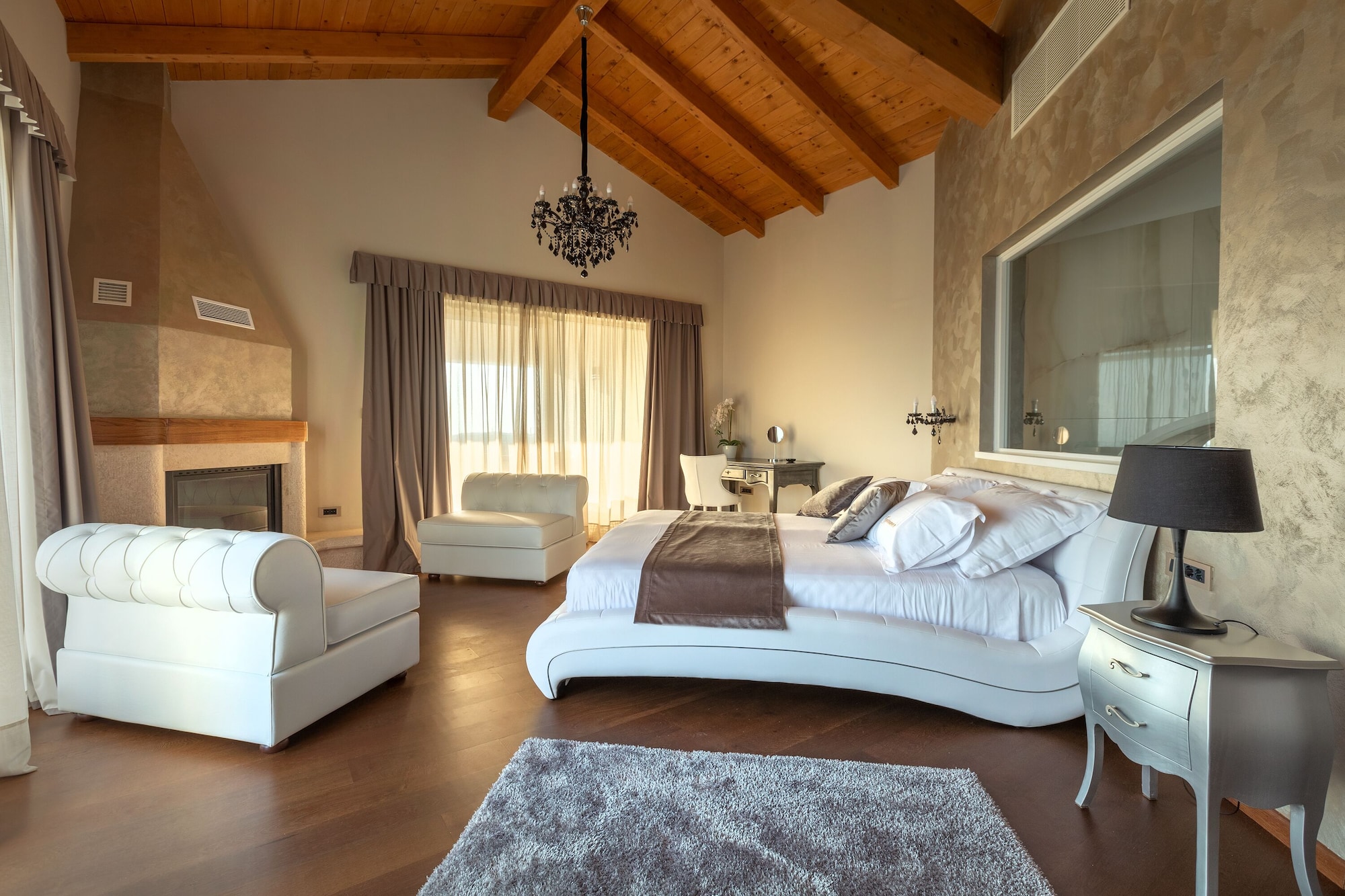 جناح ديلوكس بسرير كينج بإطلالة على البحر مع أريكة، Wine Residence Cattunar 2/6