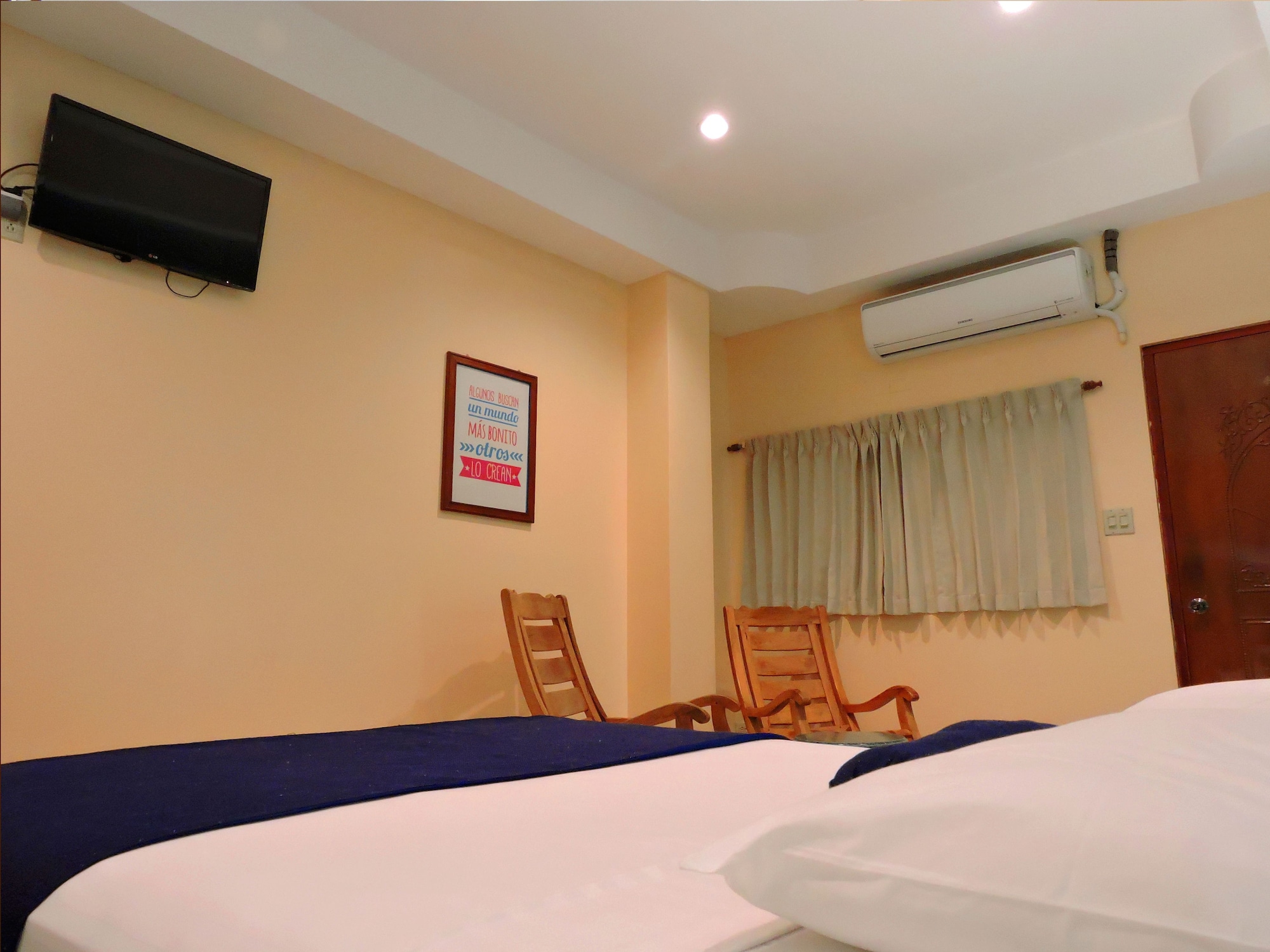ROOM, SINGLE, QUEEN BED