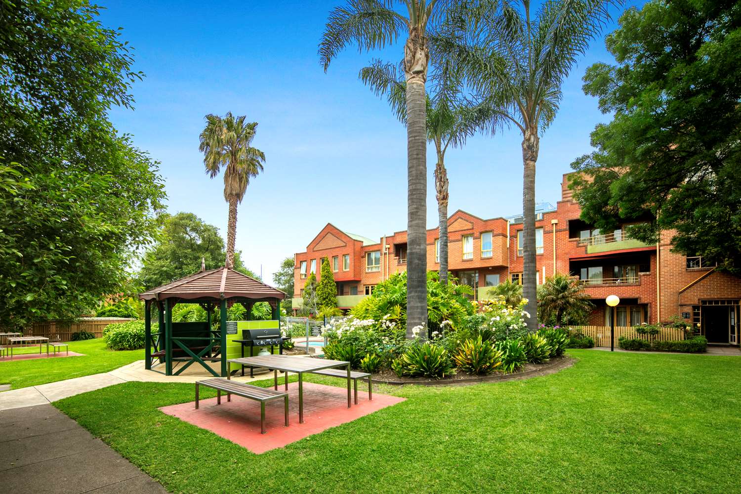 Comfort Apartments Royal Gardens 24/25