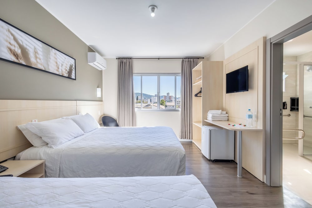 Room, Triple, 1 Double and 1 Single Bed, Accessible