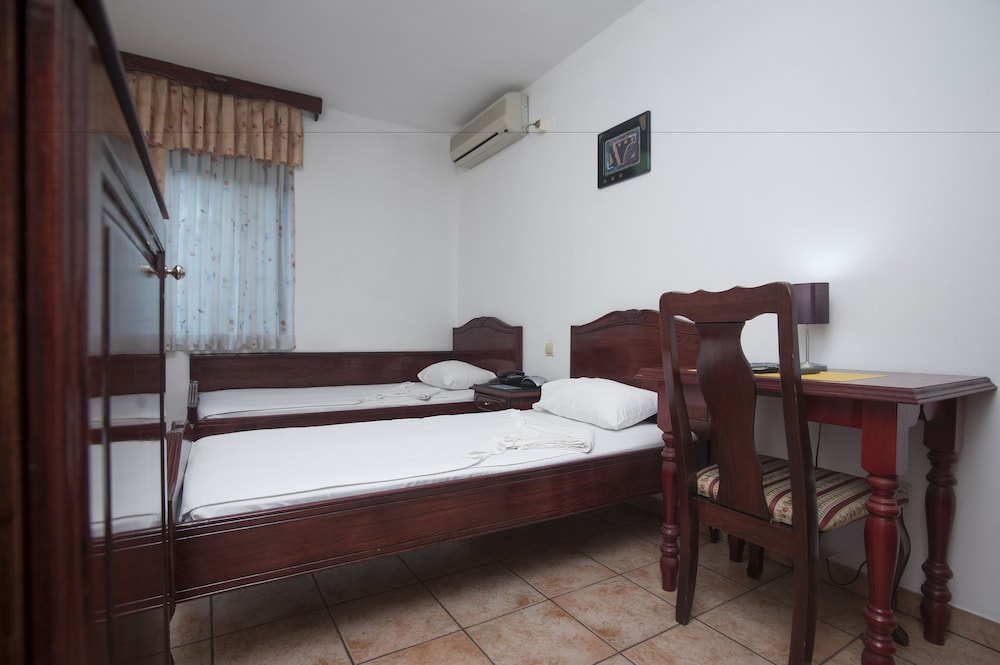 VILA LUX HOTEL 22/70