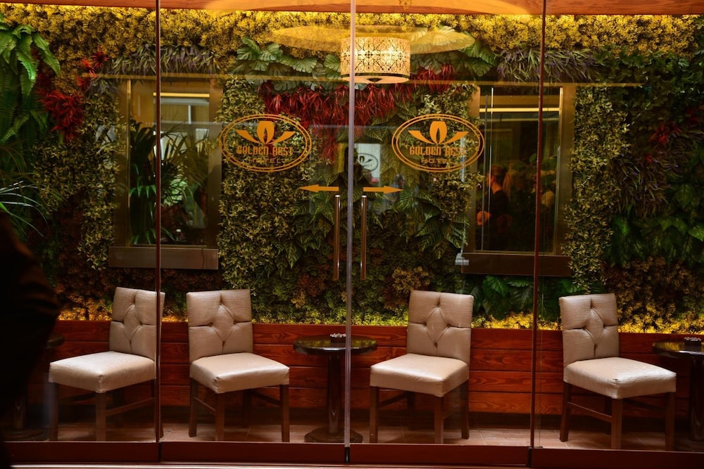Golden Siyav Hotel 58/75