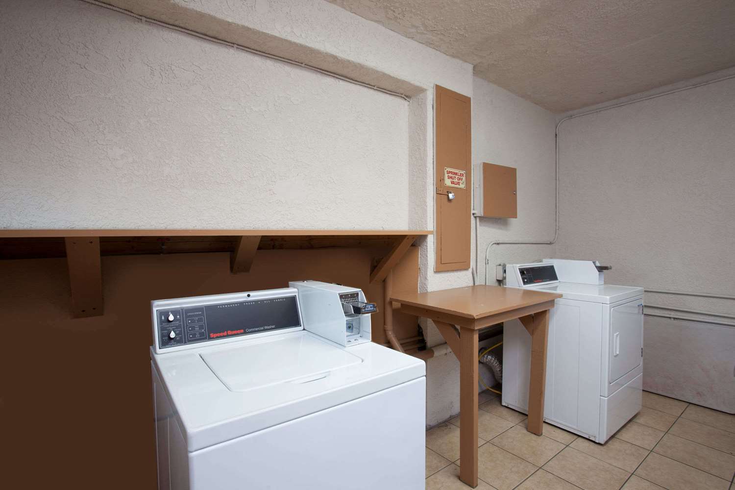Express Inn & Suites Ontario 12/30