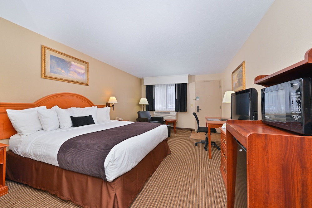 Revel Hotel Minot, SureStay Collection by Best Western 22/66