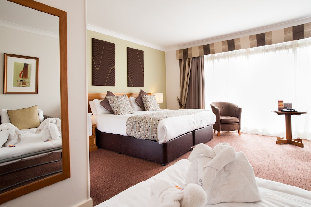غرفة عائلية بسرير مزدوج مع أريكة، The Abbey Hotel Golf & Spa 2/2