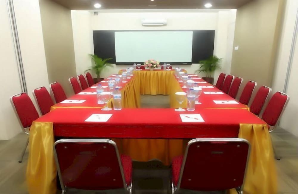 DRAGON INN KEMAYORAN 15/17