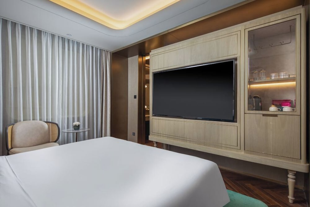 CLASSIC, QUEEN BED