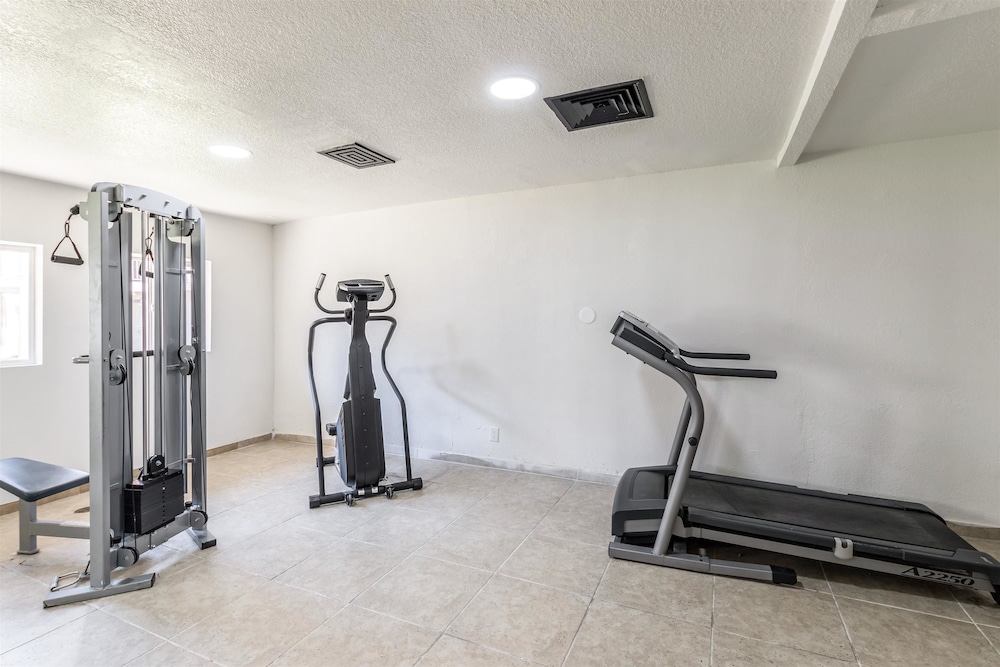 Studio6 Arlington, TX 34/57