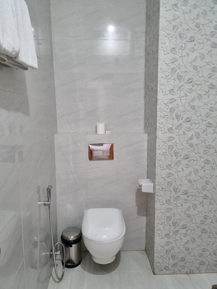 Amritara Sun Inn, Phata 36/40