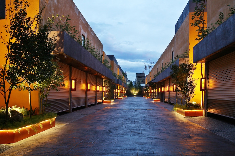 Han Guan Motel 45/48