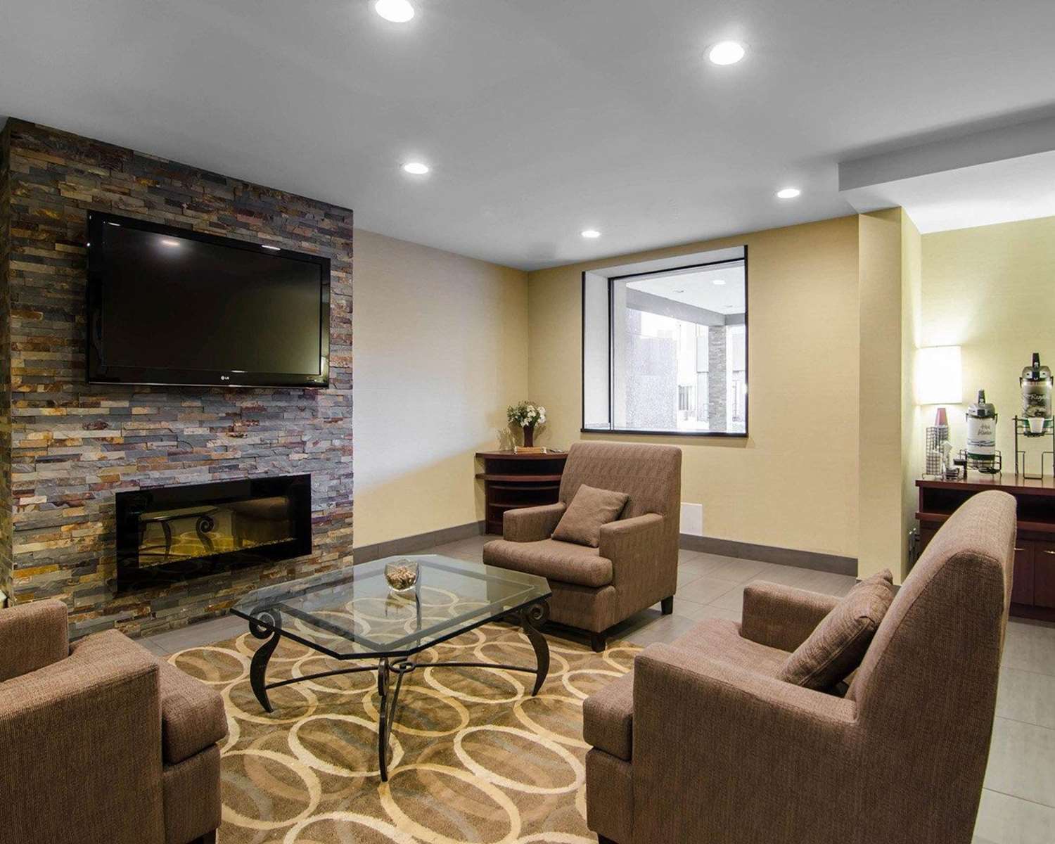 Courtyard by Marriott Regina Downtown 7/10