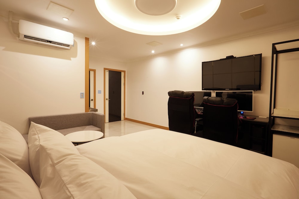 JM Hotel 17/66