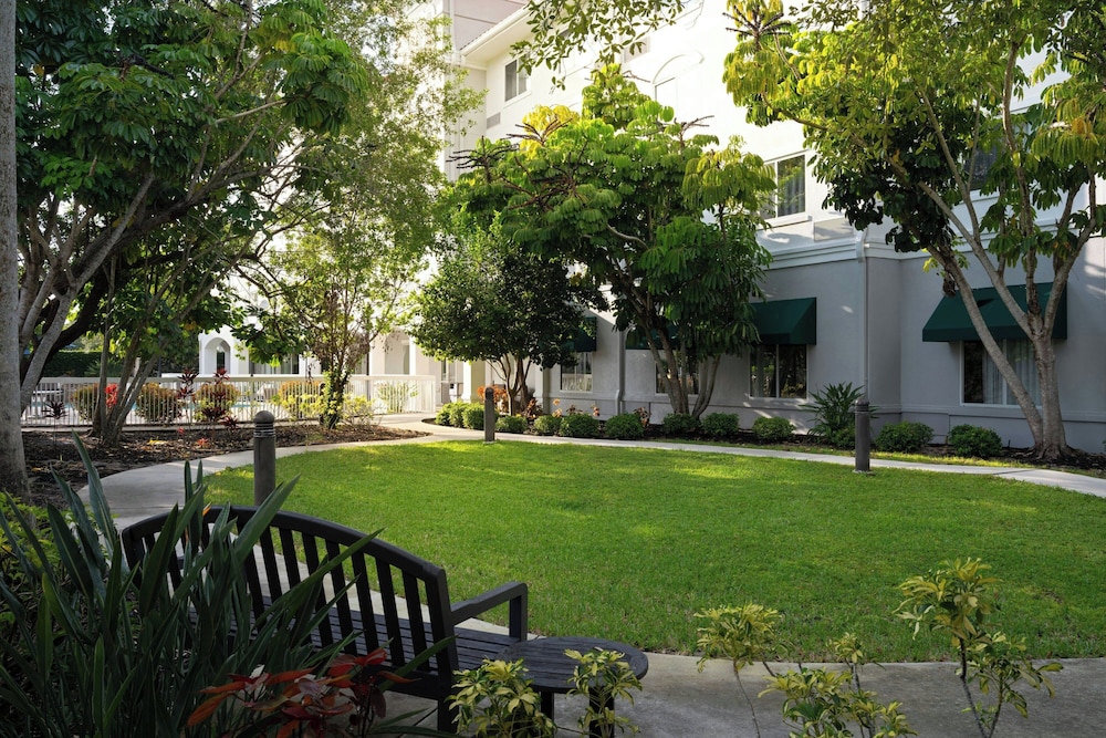 Courtyard Fort Myers at I-75 and Gulf Coast Town Center 56/60