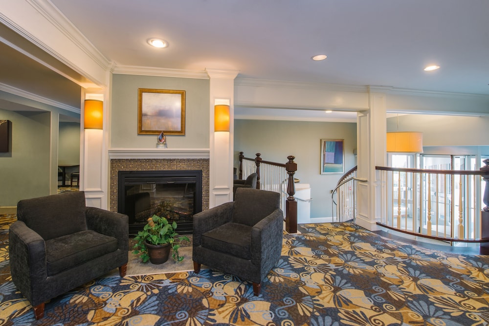 Holiday Inn Express Suites Merrimack 18/55