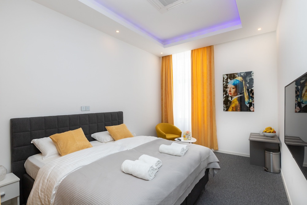 Tesla Boutique Apartments & Rooms 6/50
