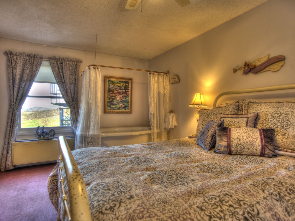 Blue Mountain Mist Country Inn 13/63