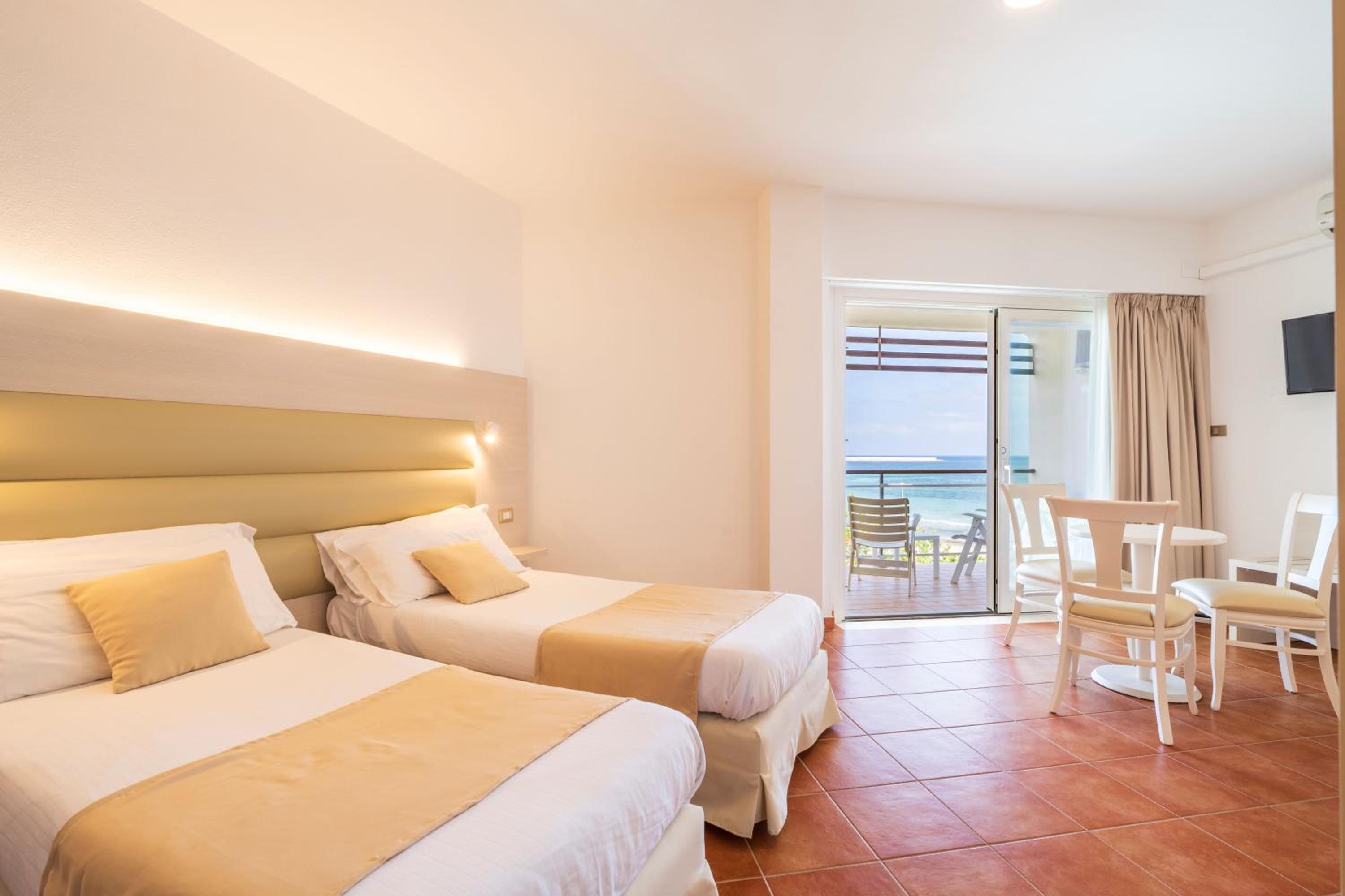Room, Quadruple, Pool or Sea View