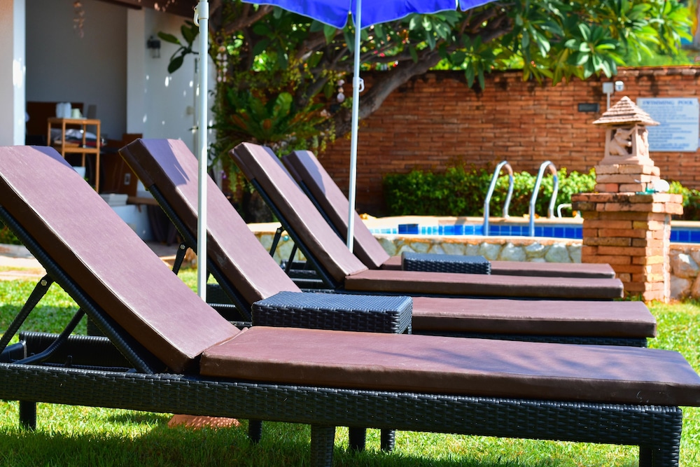 White Sand Beach Hotel Hua Hin 68/70