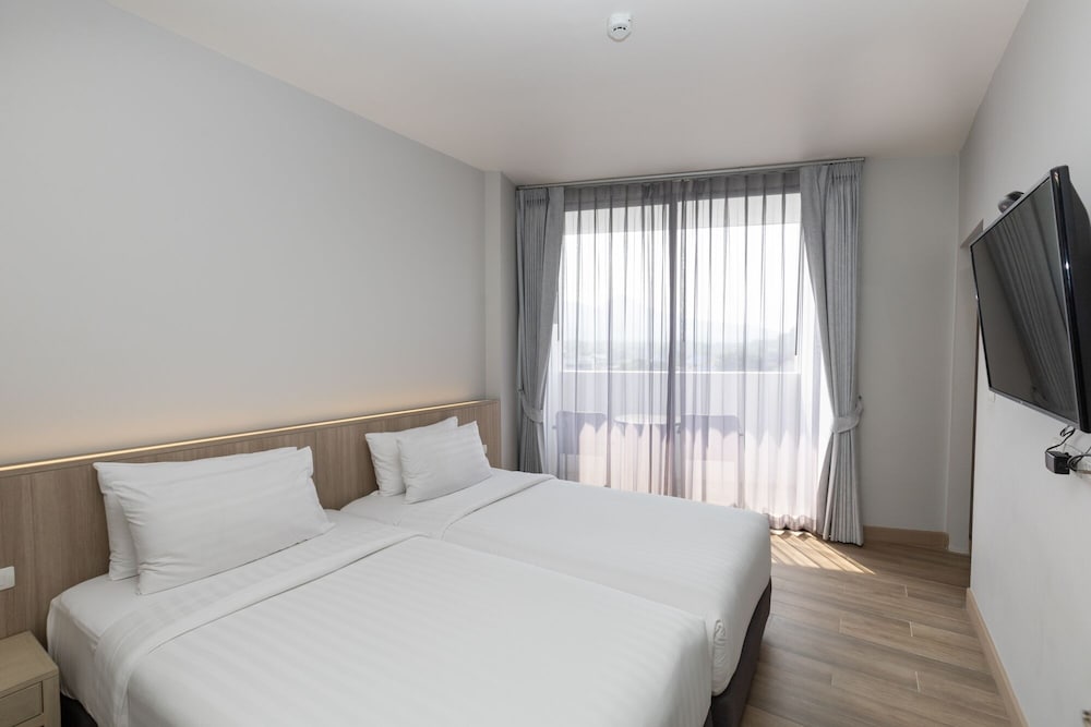 2 BEDROOMS, SUITE