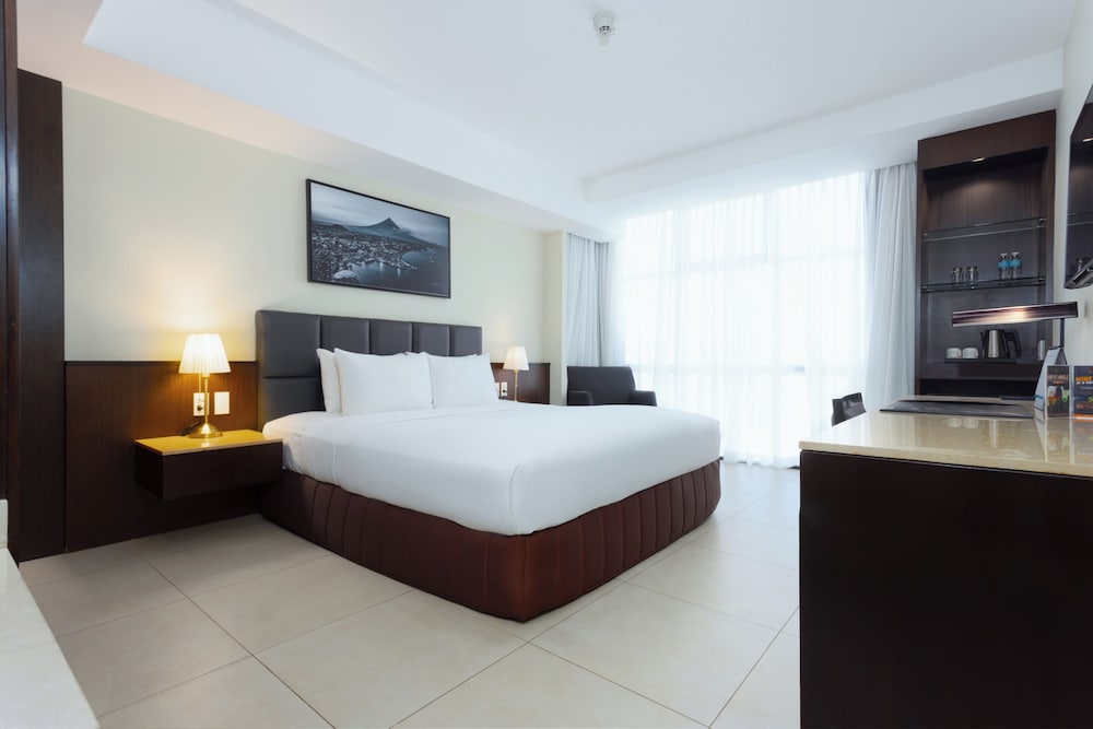 B Hotel Alabang 11/54
