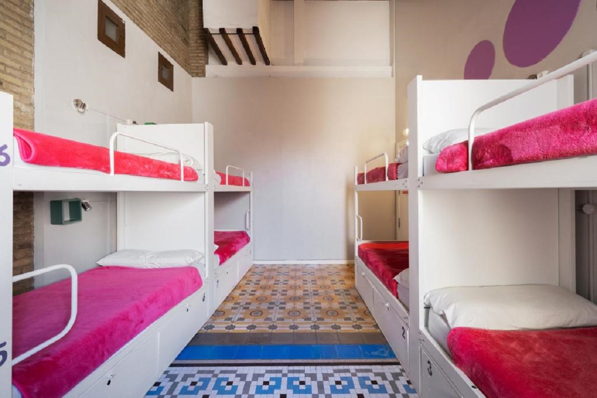 Female Dorm, 8 People