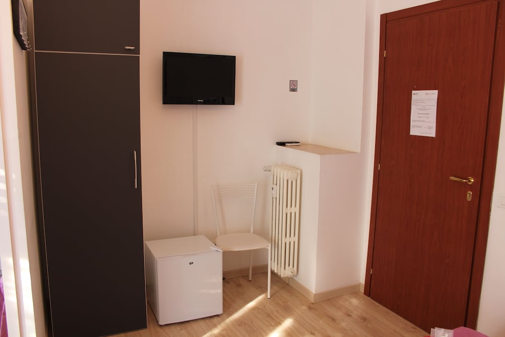 Damiani Sister Guest House 43/50
