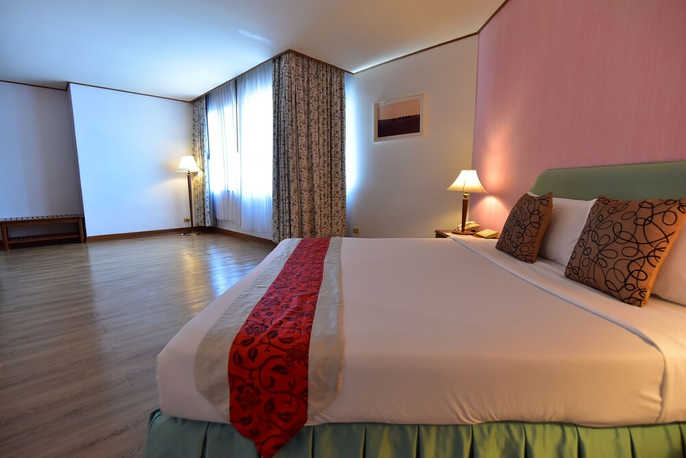Thumrin Thana Hotel 18/71