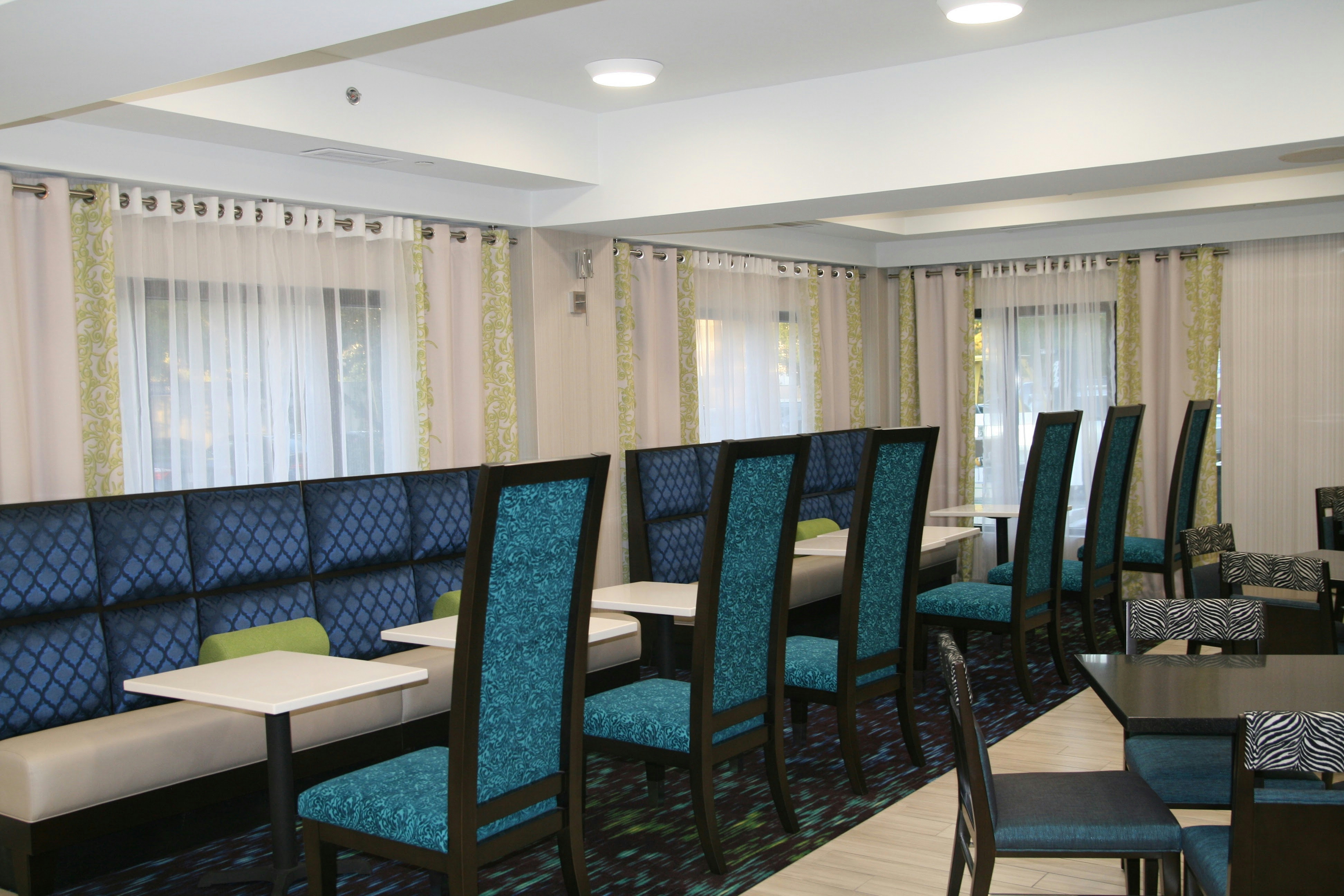 Hampton Inn & Suites Nashville-Airport 59/75
