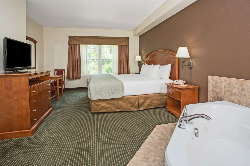 Days Inn By Wyndham Manitou Springs 7/42