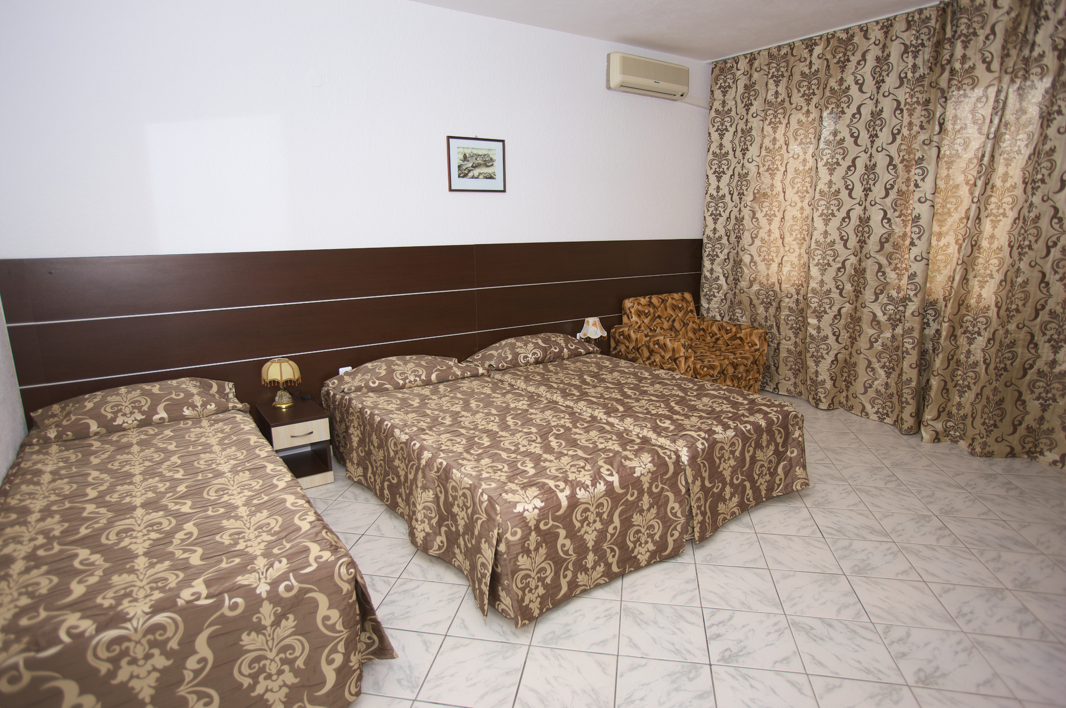 ROOM, TRIPLE