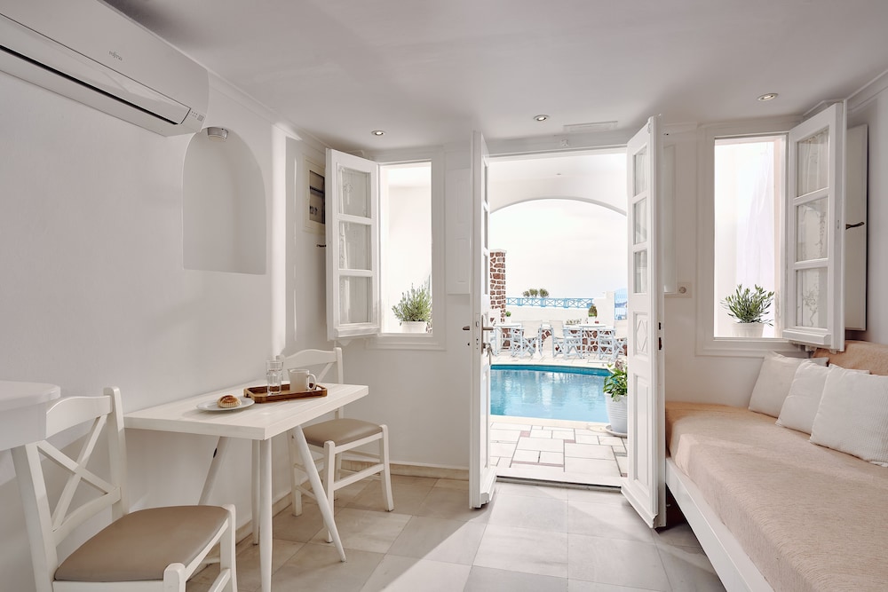 Merovigliosso Studios And Apts 28/50