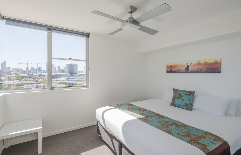 EASTWOOD APARTMENTS 20/46
