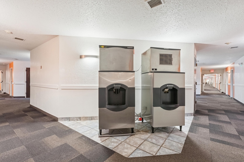 Motel6 Piscataway, NJ 50/63