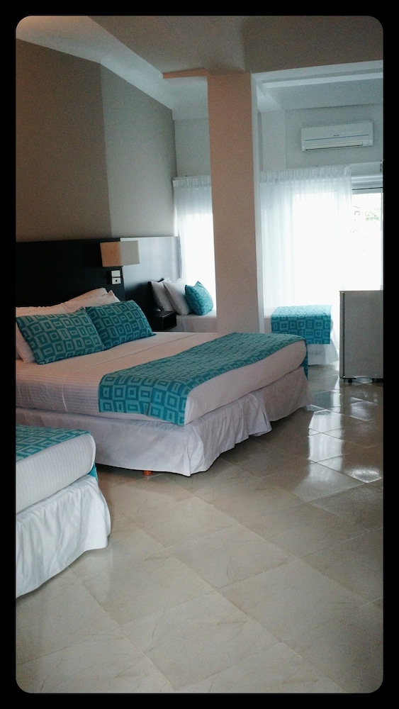 Hotel Manantial 26/68