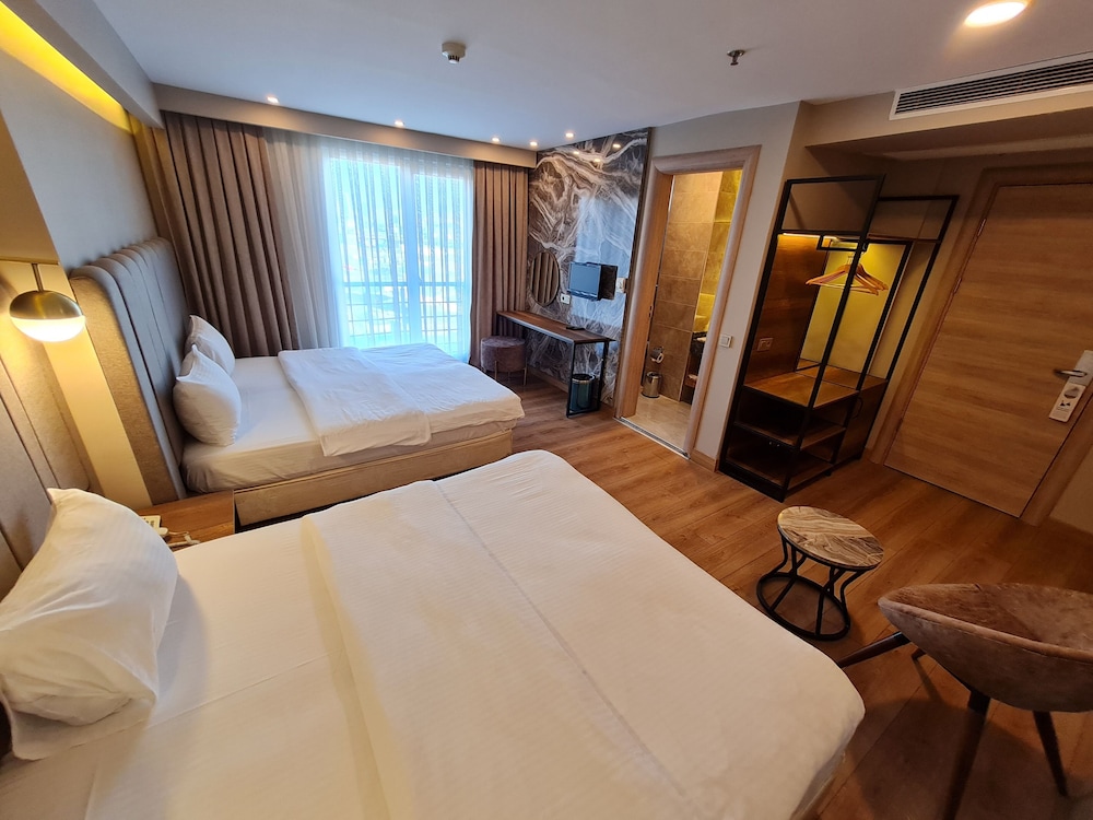 Family, Double and Twin Beds