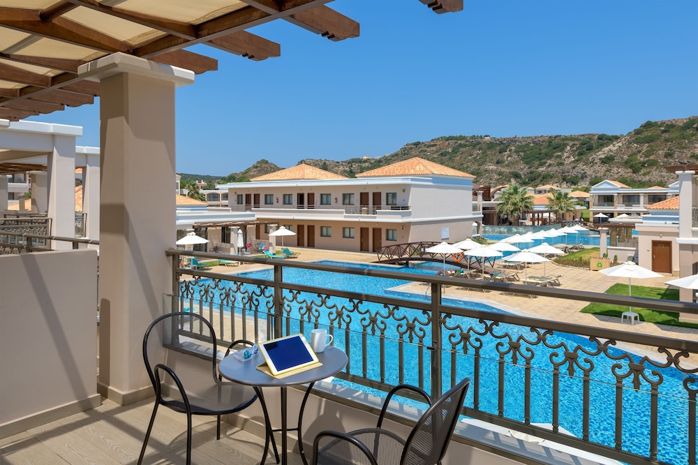 La Marquise Luxury Resort Complex 8/71