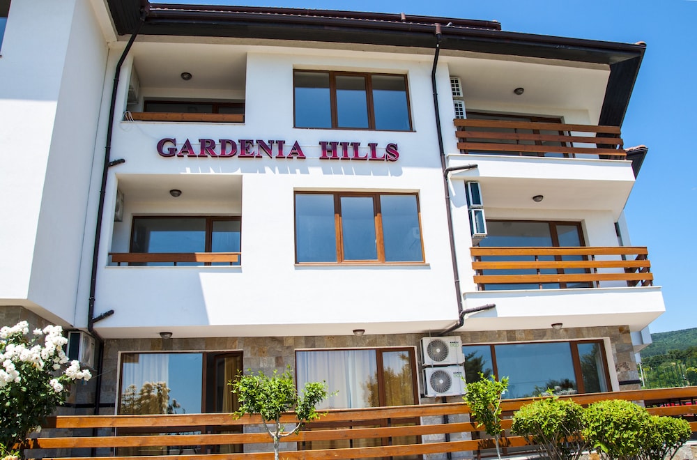 Gardenia Hills 2/72