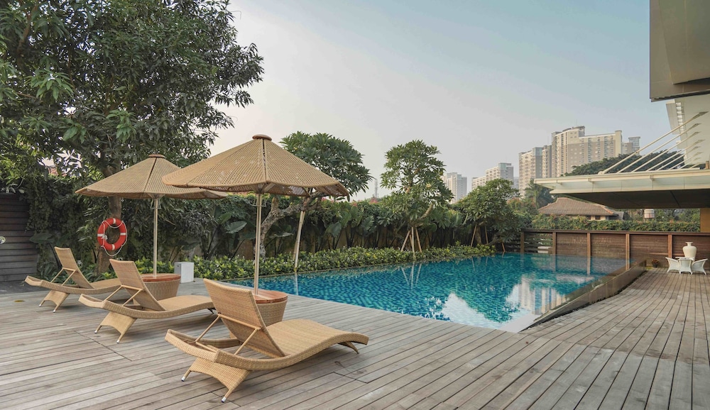 Veranda Serviced Residence @ Puri 3/74