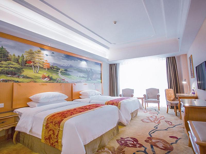 Vienna International Hotel (Hangzhou South Railway Station) 11/23