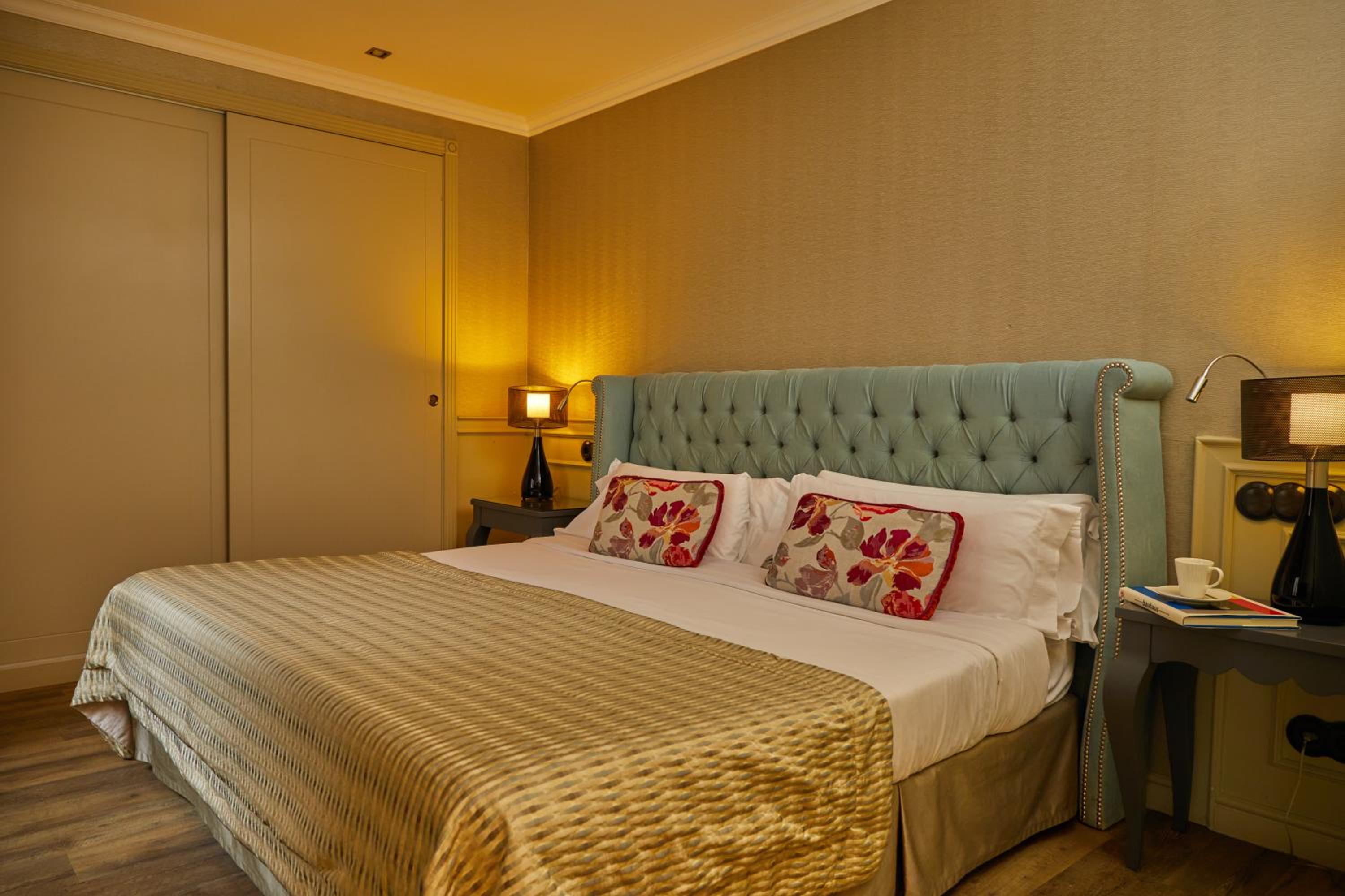 Sagrada Familia, Suite, King Bed, Sofa
