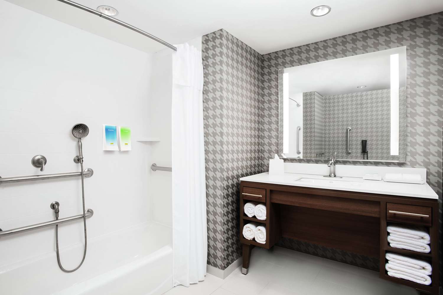 استوديو بسريرين كوين لذوي الإعاقة، Home2 Suites By Hilton Long Island Brookhaven 2/3