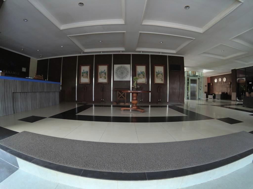 Bahamas Hotel And Resort 11/31