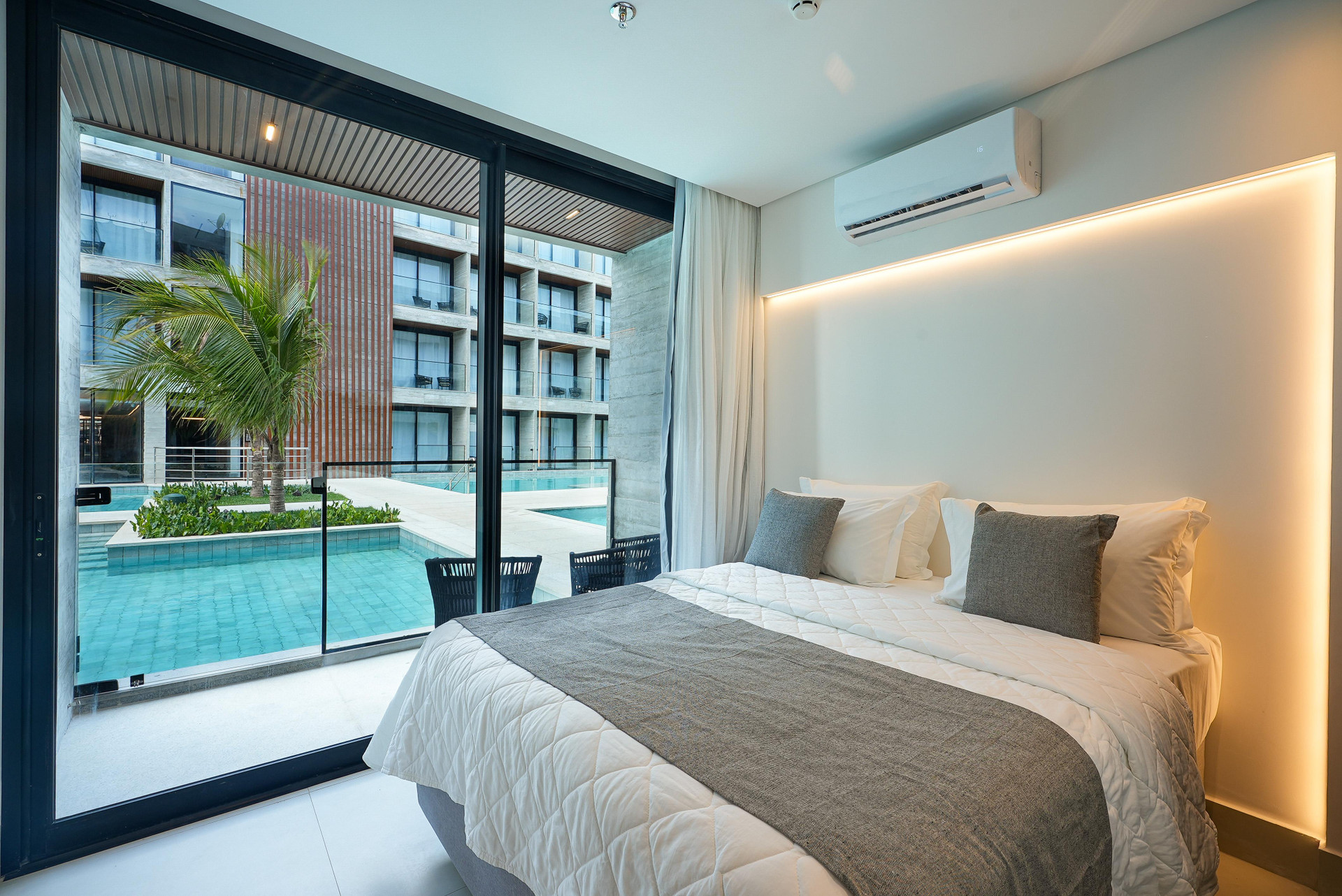 Smart, Pool View