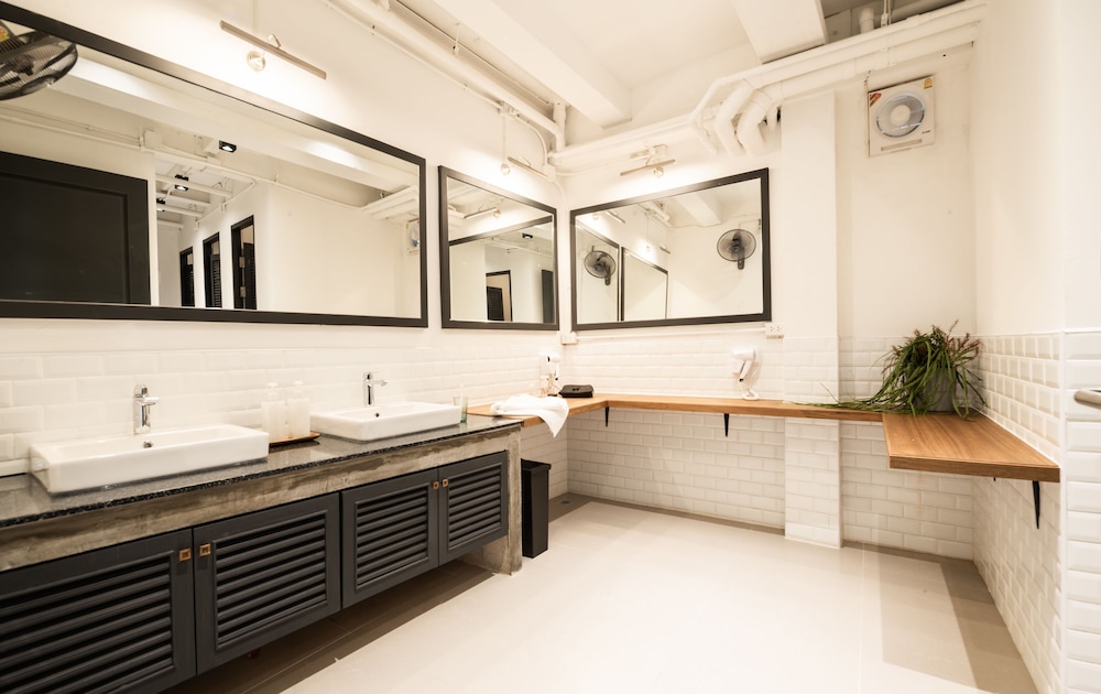 Warm Window Silom - Hostel 69/69