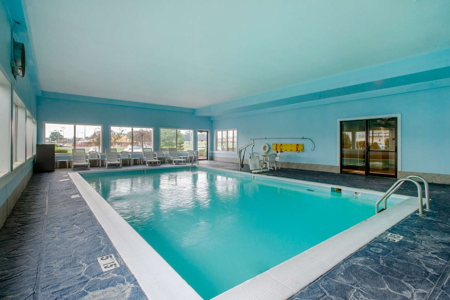Comfort Suites Danville KY 14/25